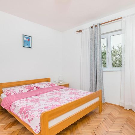Stunning Apartment In Malinska With Kitchen Dış mekan fotoğraf