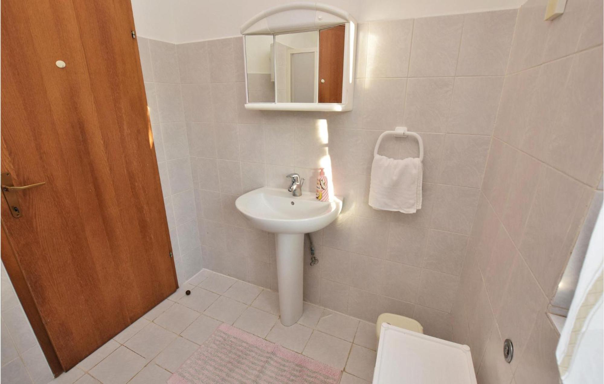 Stunning Apartment In Malinska With Kitchen Dış mekan fotoğraf