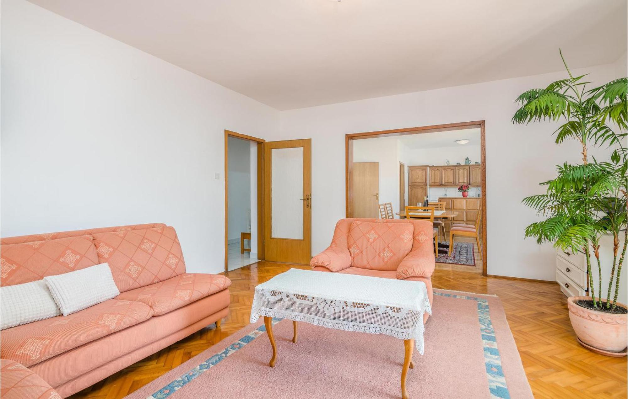 Stunning Apartment In Malinska With Kitchen Dış mekan fotoğraf